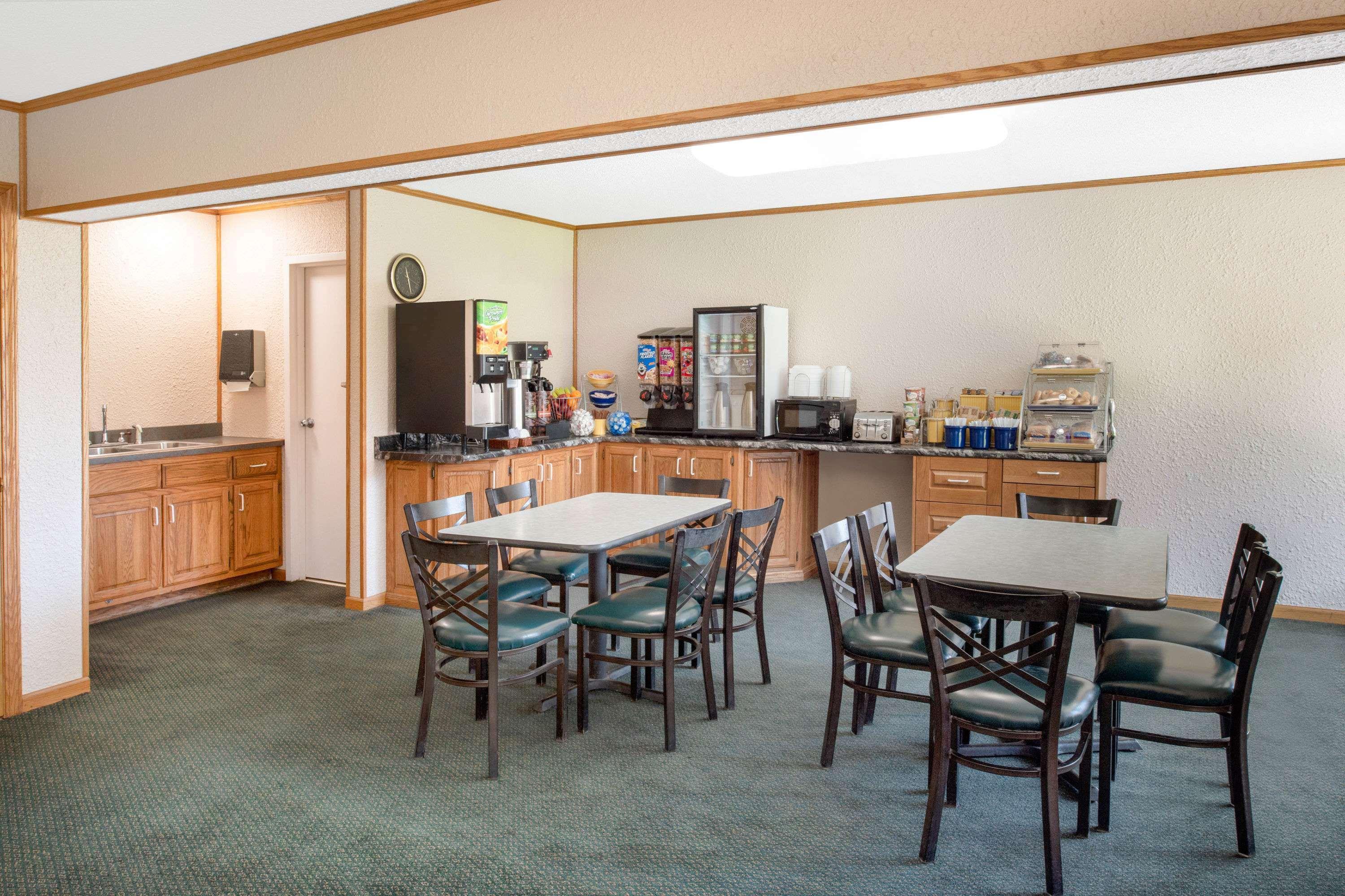 Days Inn By Wyndham Salem, Il Extérieur photo
