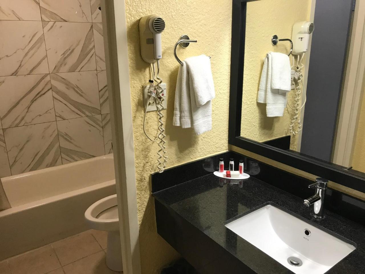 Days Inn By Wyndham Salem, Il Extérieur photo